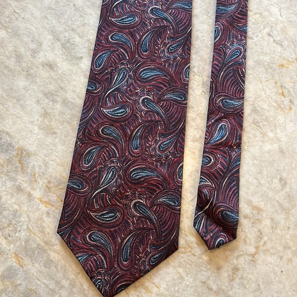 Calvin Klein Paisley tie 100% silk - Picture 2 of 4
